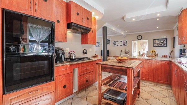 8 Bedroom Property for Sale in Rooi Rivier Rif Western Cape